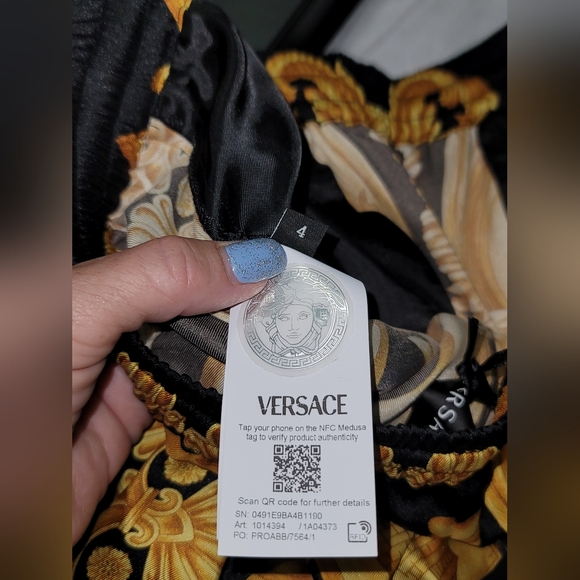 Versace Heritage Print Logo Womens Black/Gold Shorts 4 US (38) NWT With Box - Picture 13 of 16